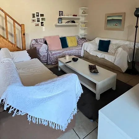 Nefeli's House בית נופש *