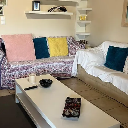 Nefeli's House בית נופש *